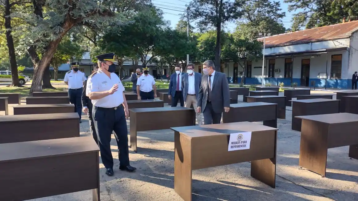 Tucumán: entregaron equipamientos informáticos, mobiliario y elementos de bioseguridad a la Policía 