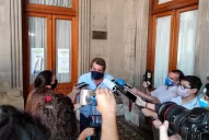 El paro en el transporte público seguirá hasta el lunes, día en el que se pagarían los sueldos