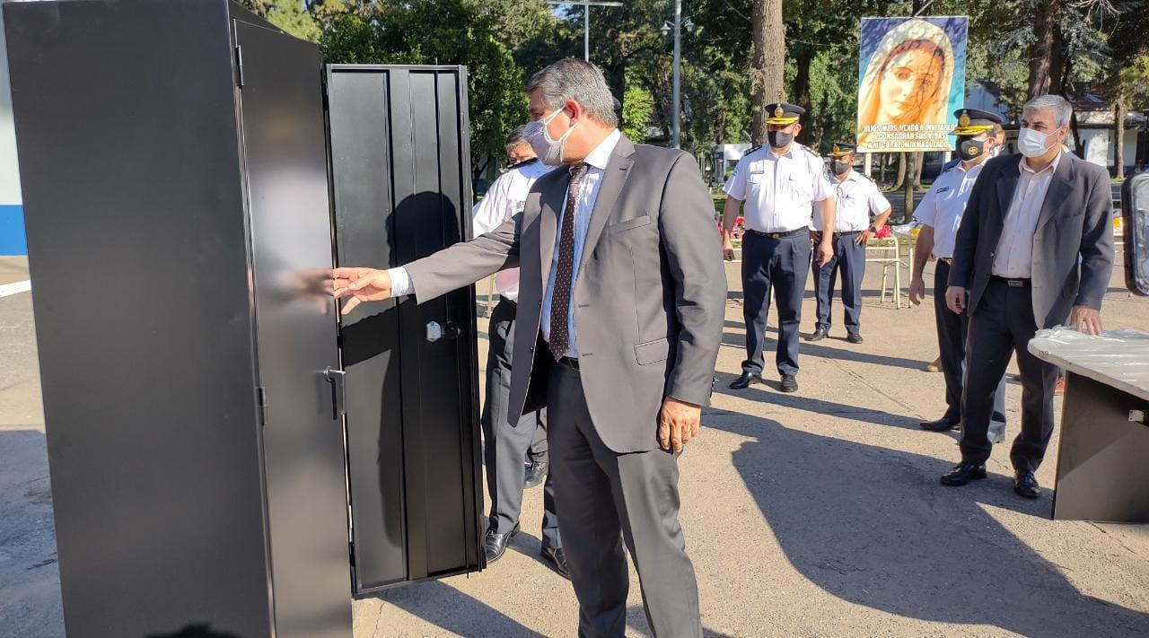 Tucumán: entregaron equipamientos informáticos, mobiliario y elementos de bioseguridad a la Policía 