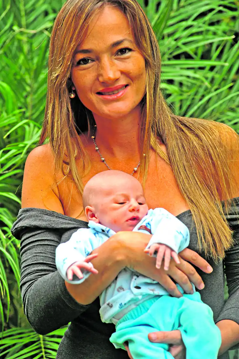 FELICIDAD PLENA. Cristina disfruta de su cuarto hijo, Benjamín. 