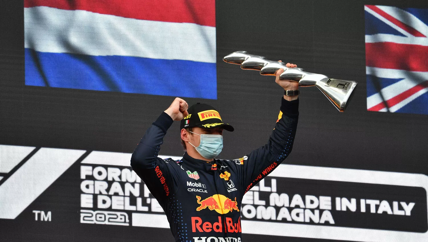 AL ACECHO. Verstappen dio muestras de su jerarquía al volante del Red Bull.