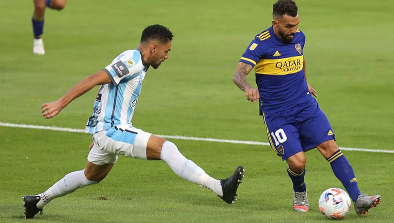EN LA BOMBONERA. Tevez jugó contra Atlético este sábado.