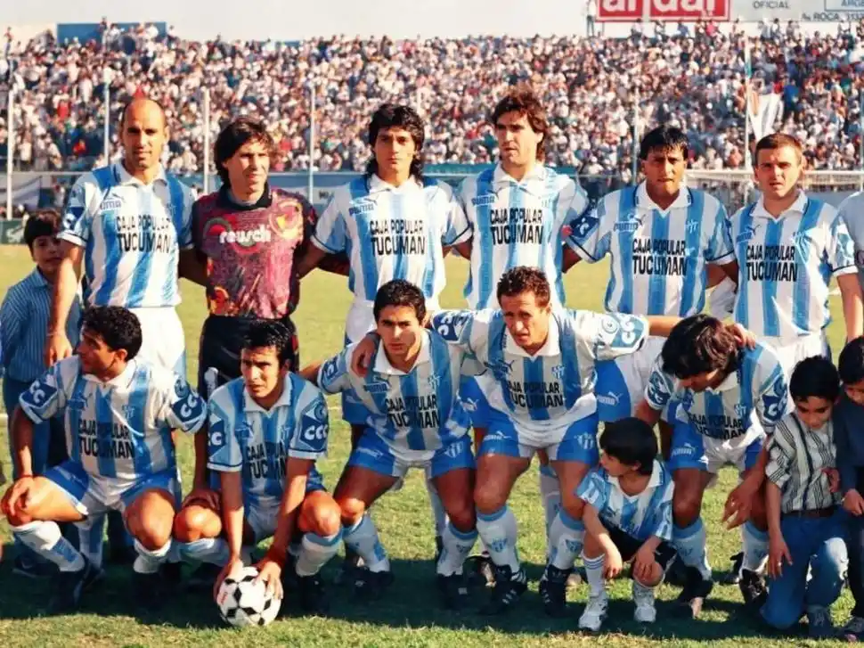 El plantel de la temporada 95/96 con Alfredo Graciani.