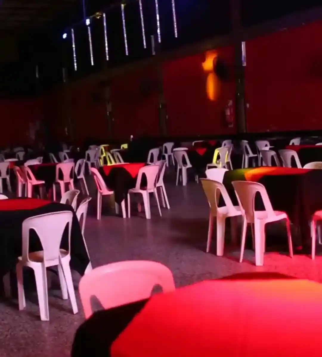 Así se preparaba el salón de baile en 