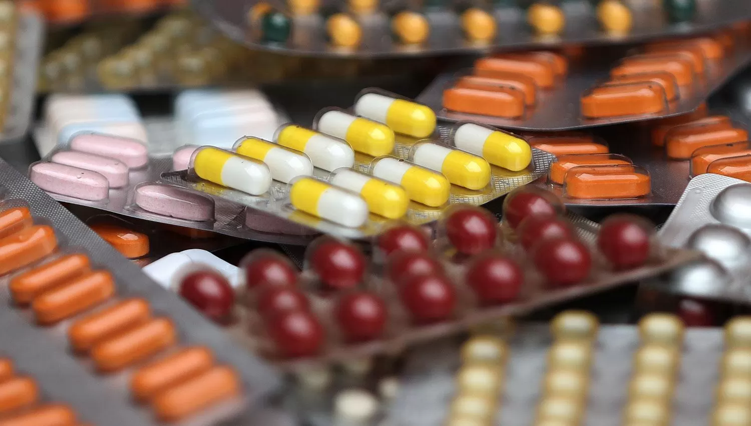 Coronavirus: el Gobierno acuerda precios máximos con la industria farmacéutica