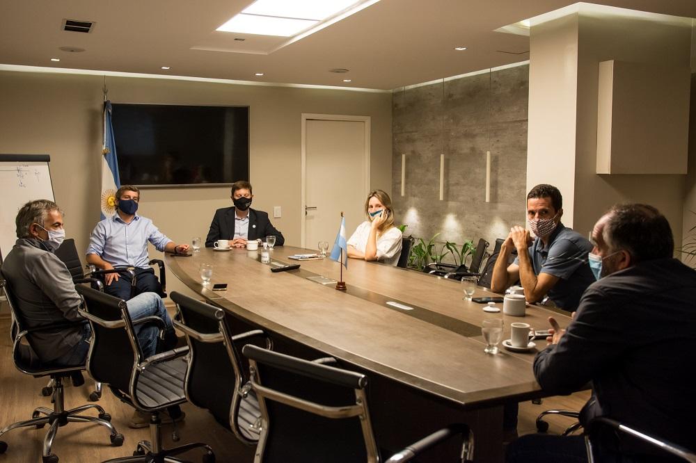 EN REUNIÓN. Campero encabezó el encuentro con representantes de la disciplina. Foto: Prensa YB