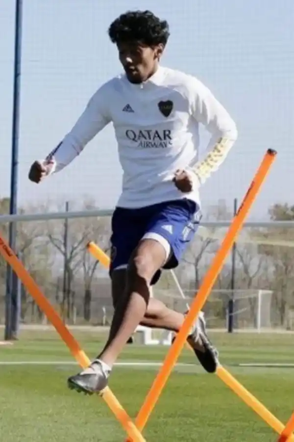 APUESTA. Cristian Medina (18 años) hace jugar al mediocampo de Boca. 