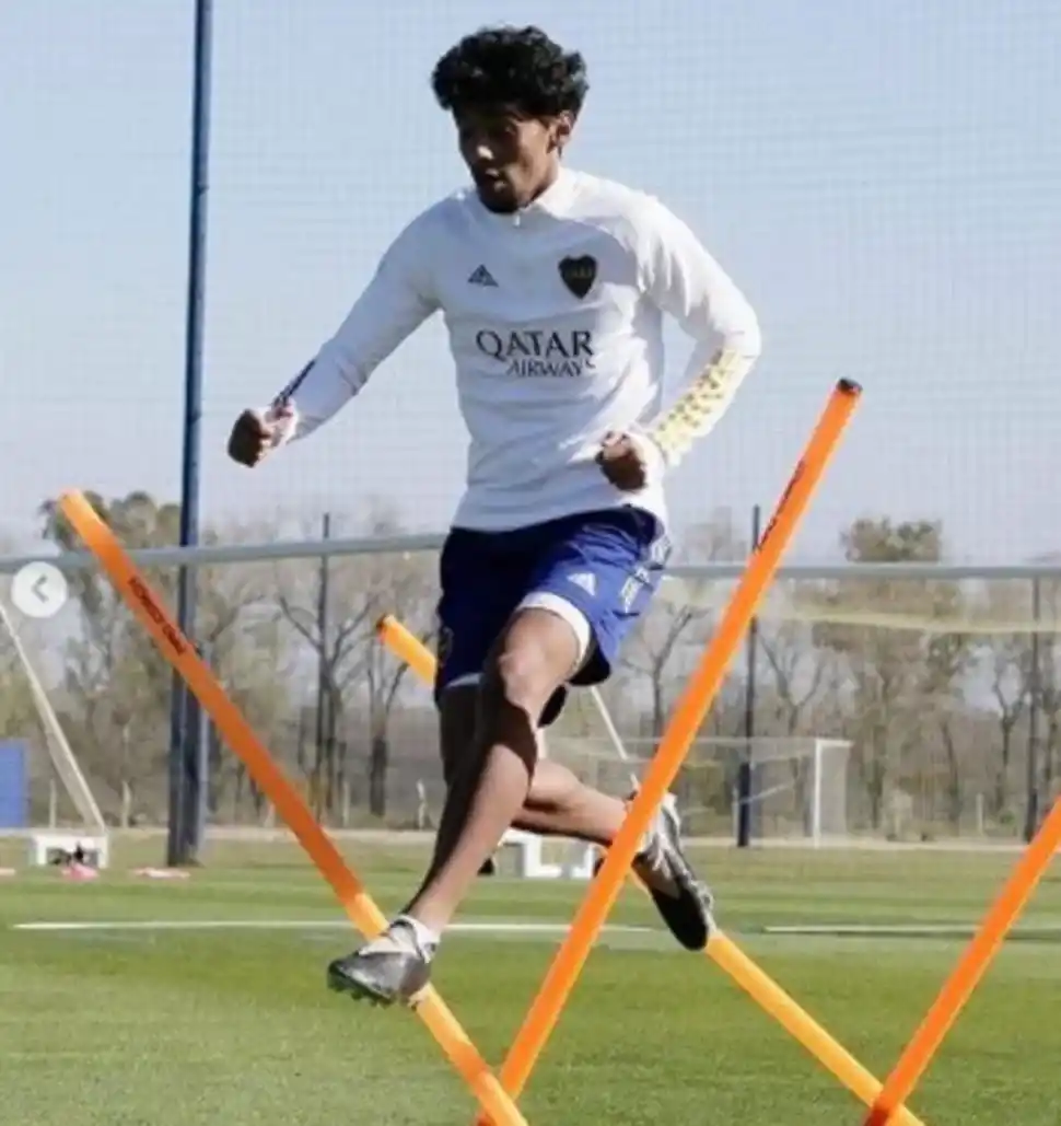 APUESTA. Cristian Medina (18 años) hace jugar al mediocampo de Boca. 