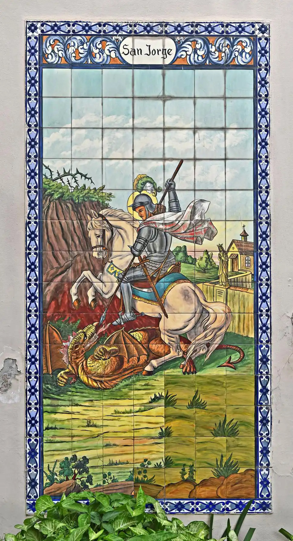 A LA VISTA. El mosaico llama la atención en el exterior del templo.  