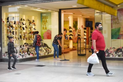 Cómo golpea el horario al comercio