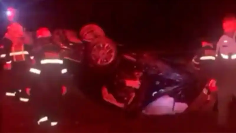 El auto en el que chocó y volcó Mario Meoni. Twitter