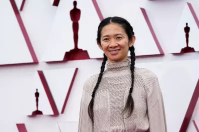 Chloé Zhao, la mejor directora: más Sundance que Hollywood