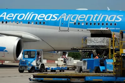 Llegó un vuelo de Aerolíneas Argentinas con 384.000 vacunas Sinopham