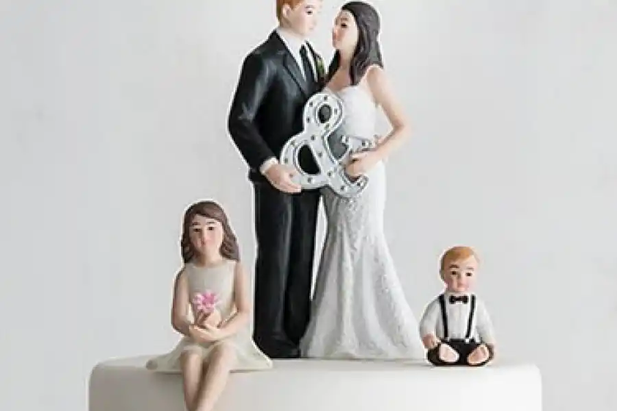 ¿Las parejas aún creen en el amor para siempre y las bodas?