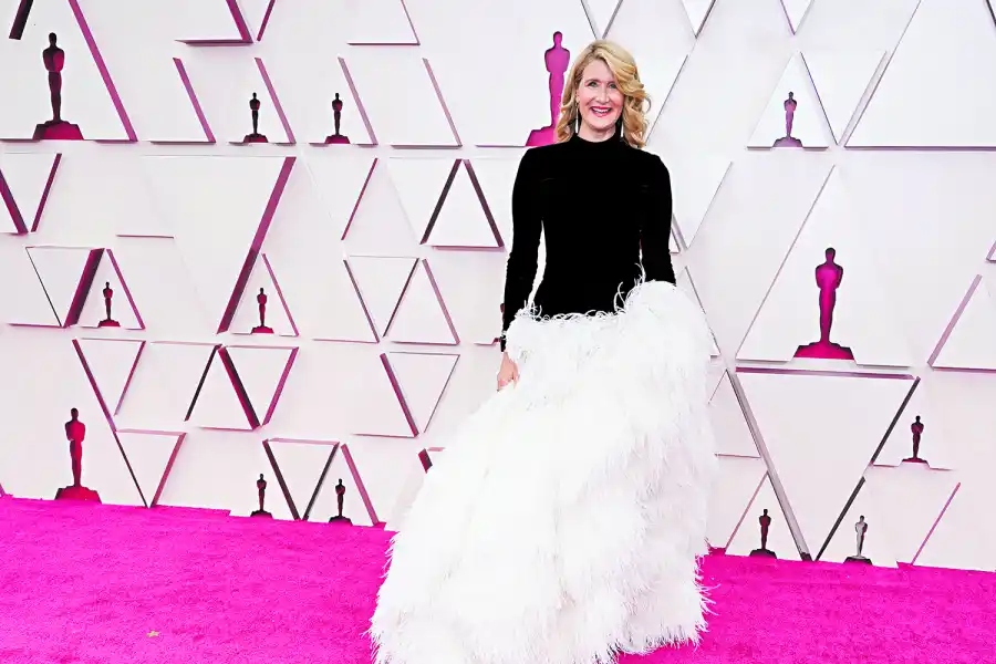 FALDA BLANCA. Laura Dern.