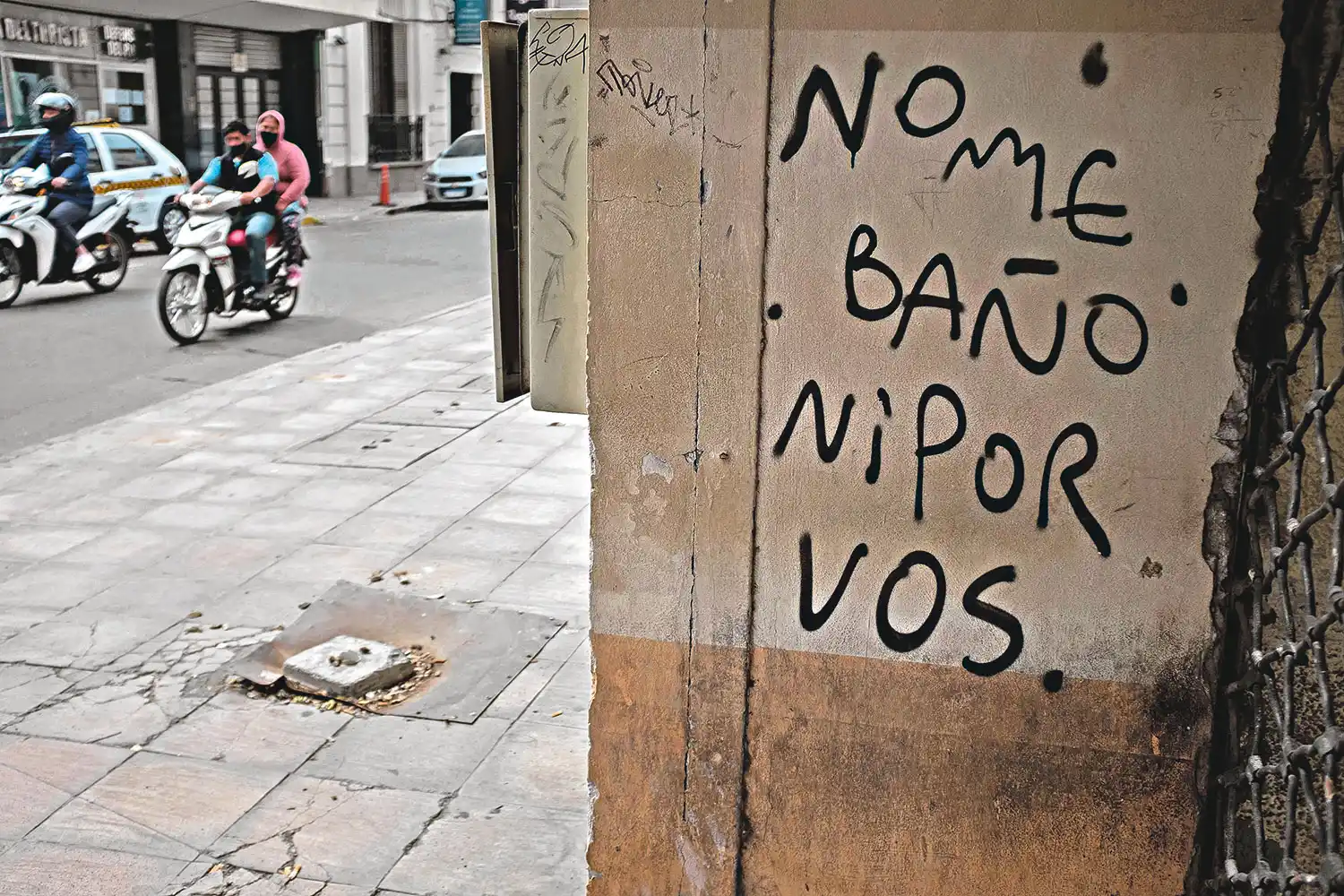 “No me baño”, el grafiti cada vez más común en Tucumán