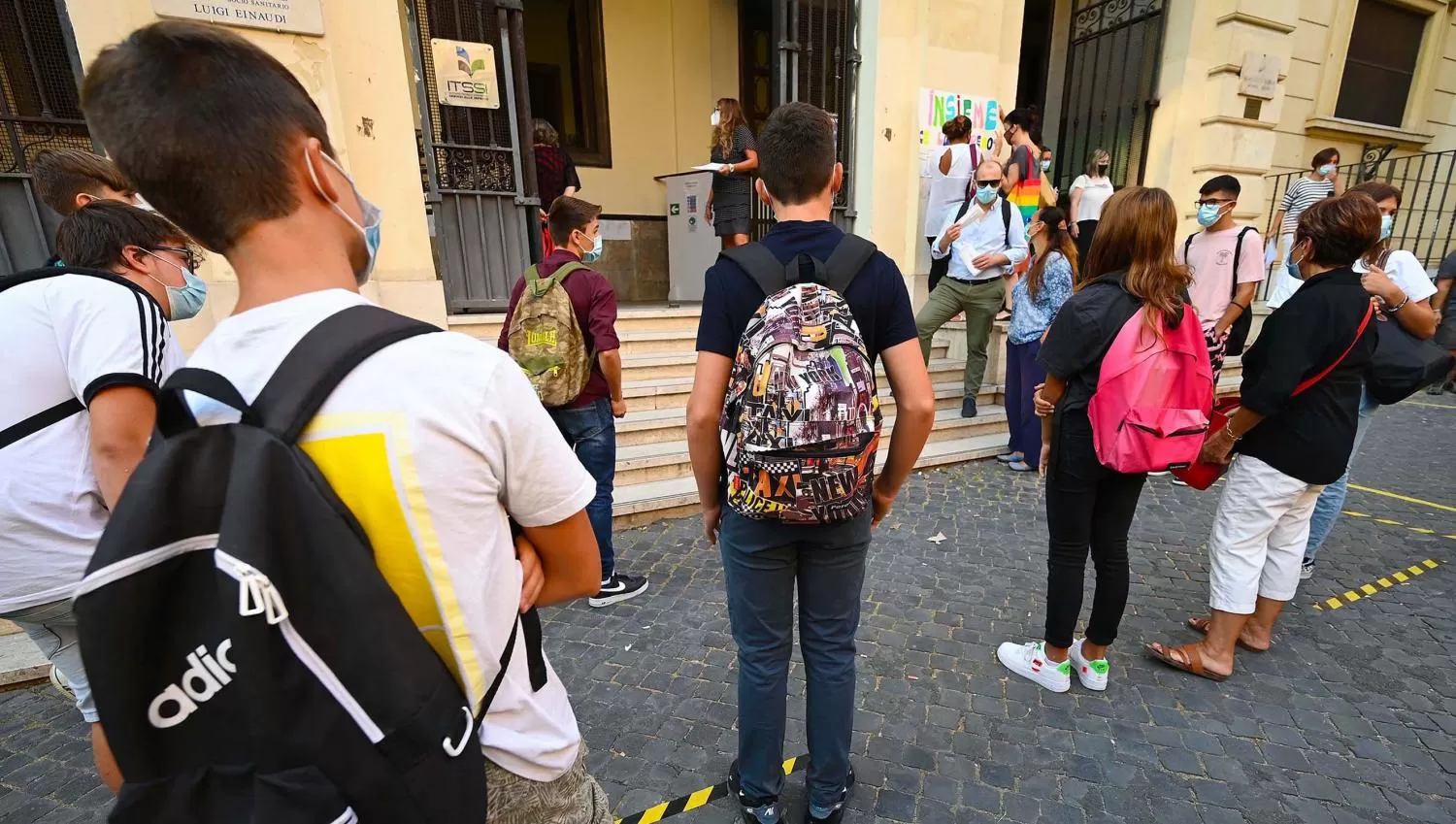 Italia. El Gobierno autorizó las clases presenciales en los centros educativos secundarios. Foto de archivo.