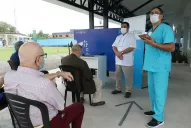 Coronavirus: quiénes reciben las vacunas en el nodo de Yerba Buena