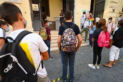 Italia: habilitan la presencialidad del 70% de alumnos para los secundarios