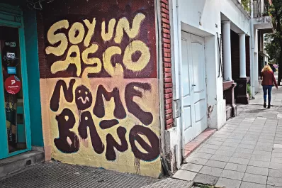¿Que significan las pintadas “no me baño” en las calles tucumanas?