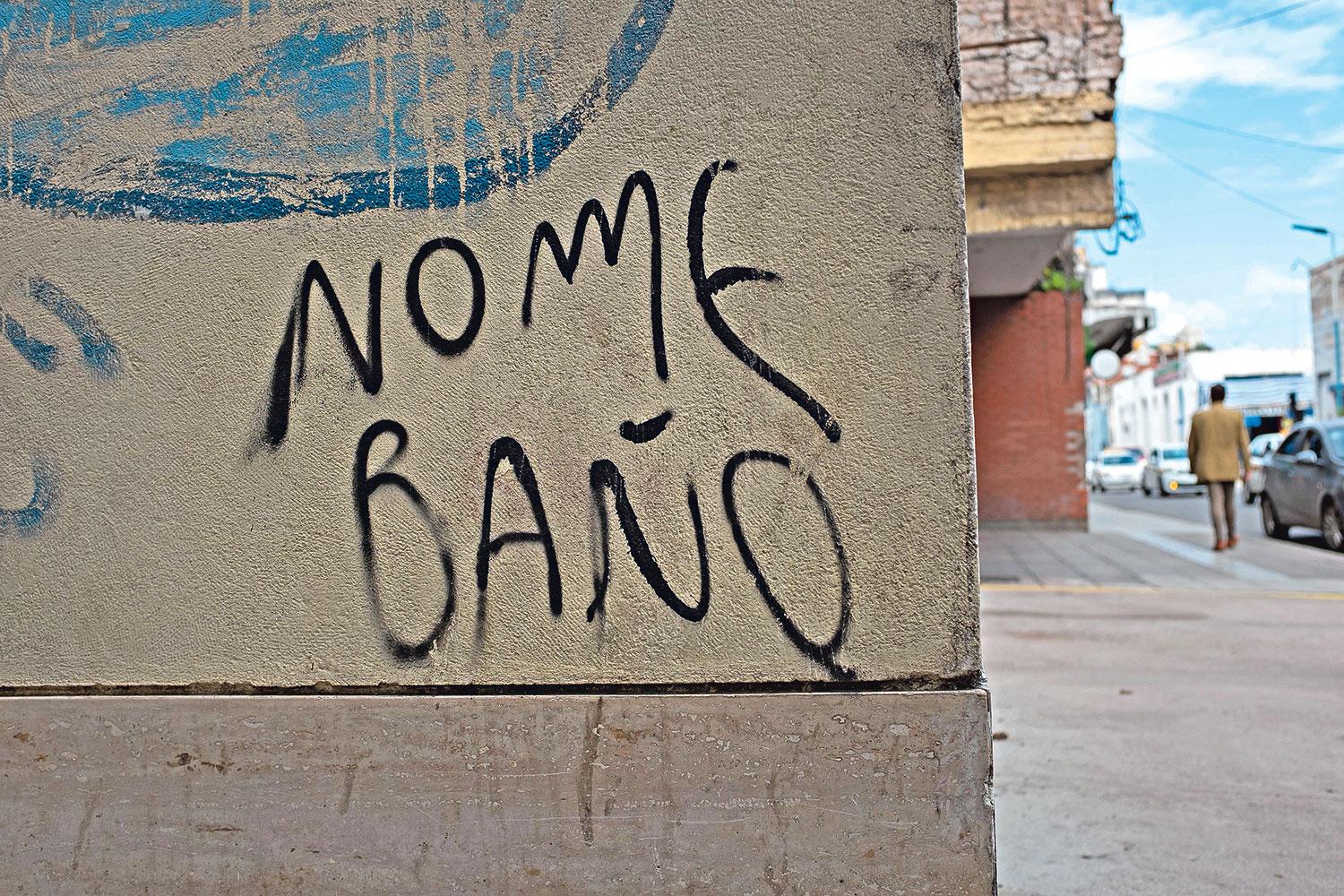 ¿Que significan las pintadas “no me baño” en las calles tucumanas?