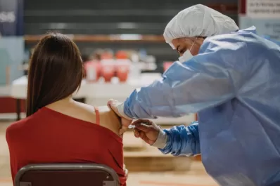 Comienza la distribución de 384.000 dosis de Sinopharm y a Tucumán llegarán 10.800