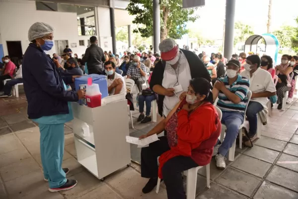 Vacunas contra la covid: desde hoy hasta el viernes se adelantarán 10.000 turnos