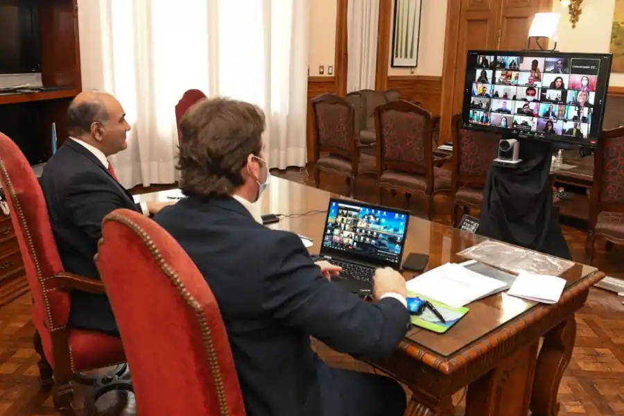 El gobernador de Tucumán participa de la reunión del Zicosur. 
