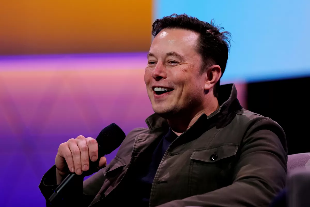 Un duelo de hombres ricos: Elon Musk se burla de Bezos