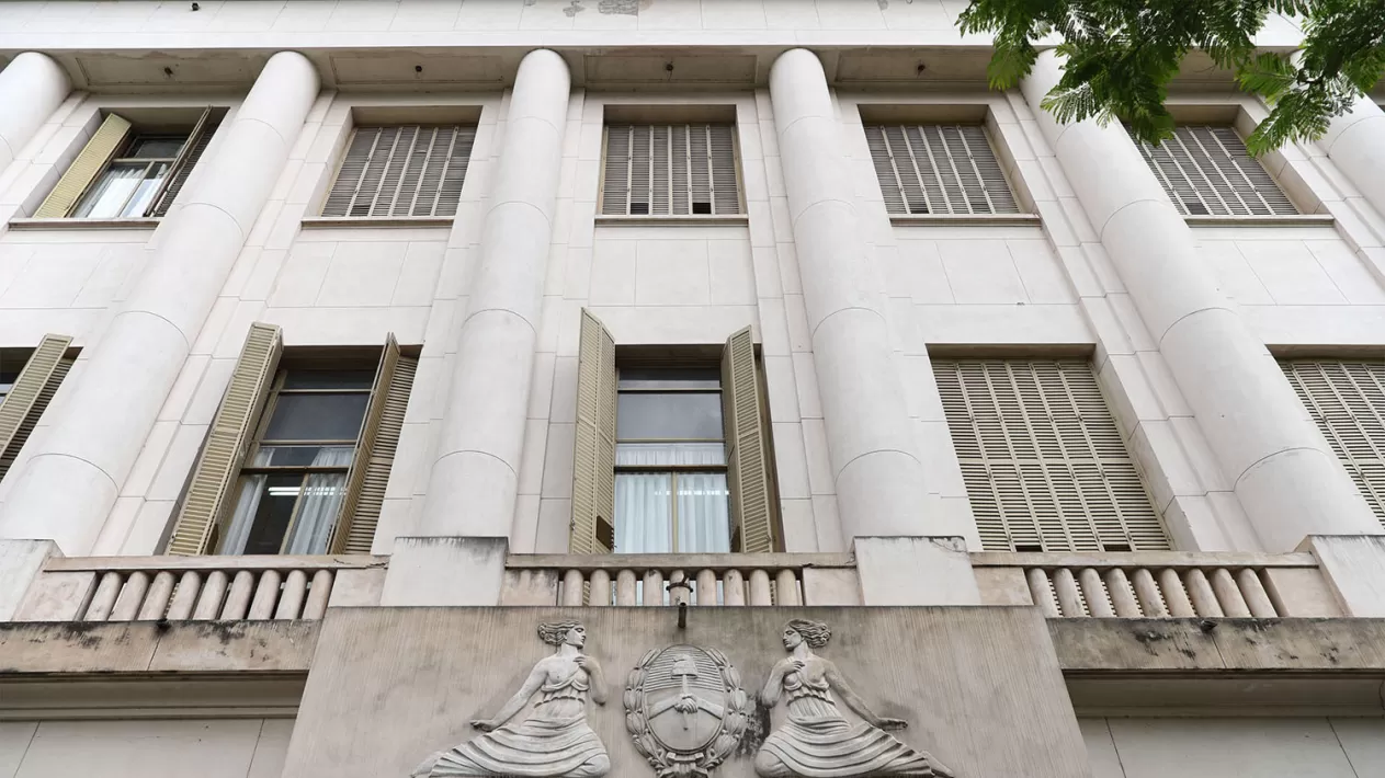 La Corte abre un sumario a su funcionario arrestado