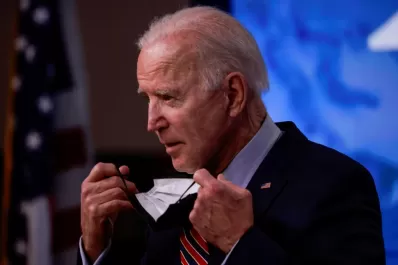 Biden estudia el pedido para liberar patentes de vacunas