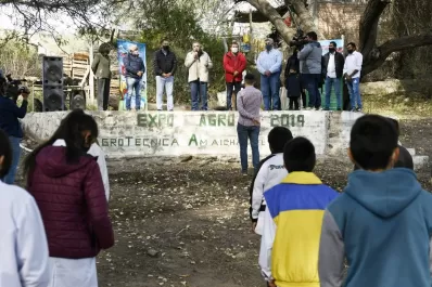 Estudiantes de Amaicha del Valle recibieron el boleto estudiantil gratuito de la Legislatura