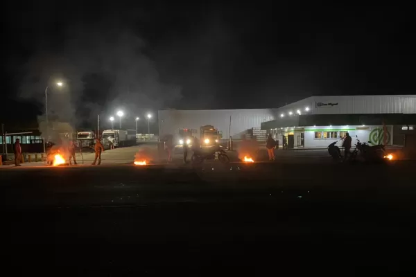 Por tercer día consecutivo, los trabajadores del citrus cortan las rutas de Tucumán