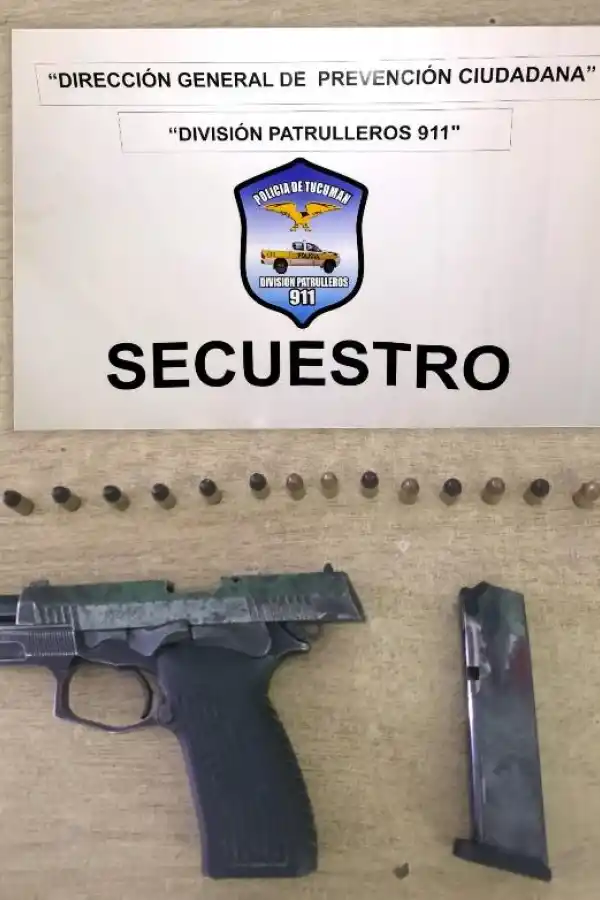 Lo atraparon tras intentar cometer un asalto y su hermana fue aprehendida por agredir a una policía