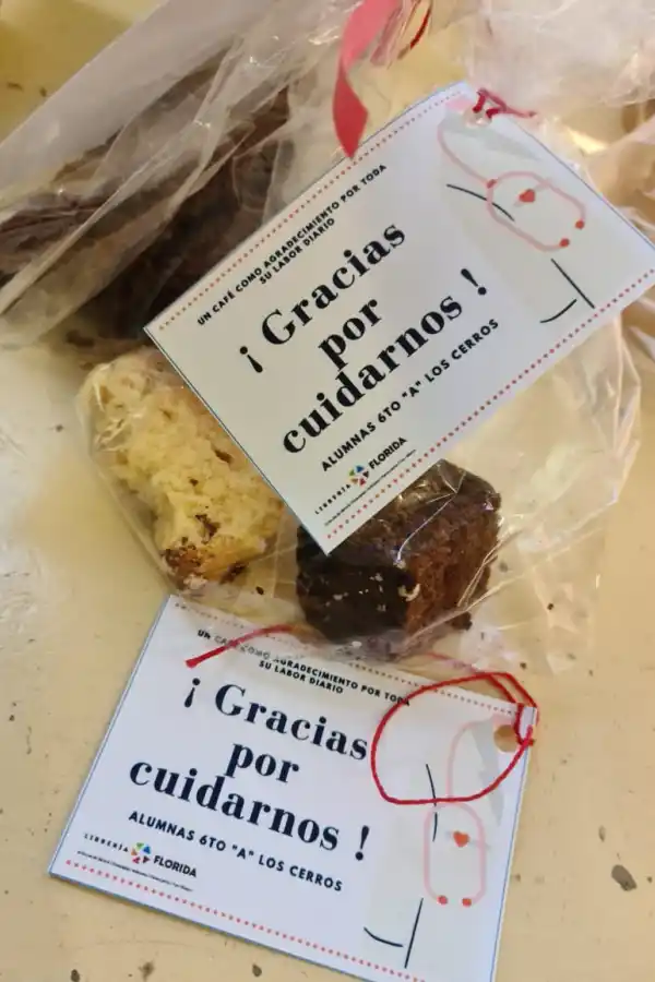 UN DETALLE. La tarjeta que acompañaba el desayuno.