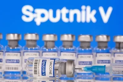 Bolivia negocia producir la vacuna Sputnik Light, de una sola dosis