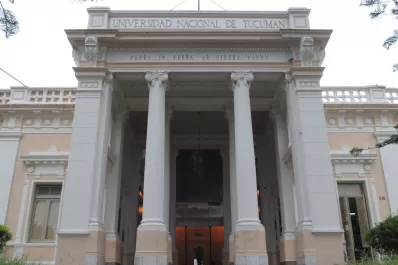 UNT: por ahora las escuelas experimentales no se cierran