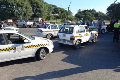 Cortes en estaciones de servicio: somos víctimas de un apriete por parte de estos taxistas