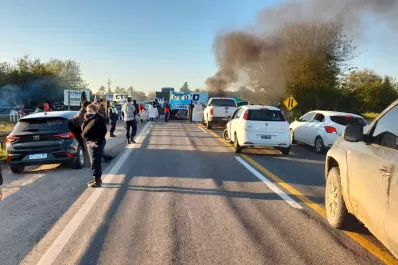 Conflicto citrícola: cosecheros sostienen los cortes en distintas rutas de Tucumán