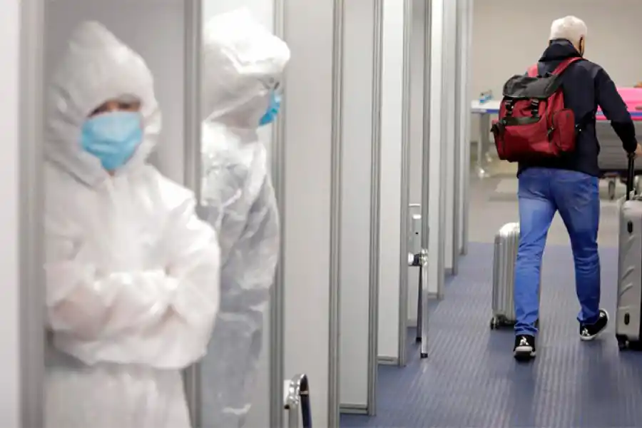 Hisopados: según un informe, en Ezeiza manejan un negocio que administra un misterioso laboratorio