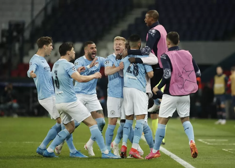 ALEGRÍA. El “City” dio vuelta el juego y sus jugadores lo festejaron. La victoria los dejó cerca de la final. 