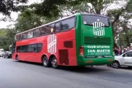Cuando viaja por tierra, el “Santo” contrata servicios