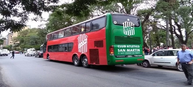ASÍ SE VEÍA. El bus que San Martín utilizó el tiempos de Oscar Mirkin como presidente. 