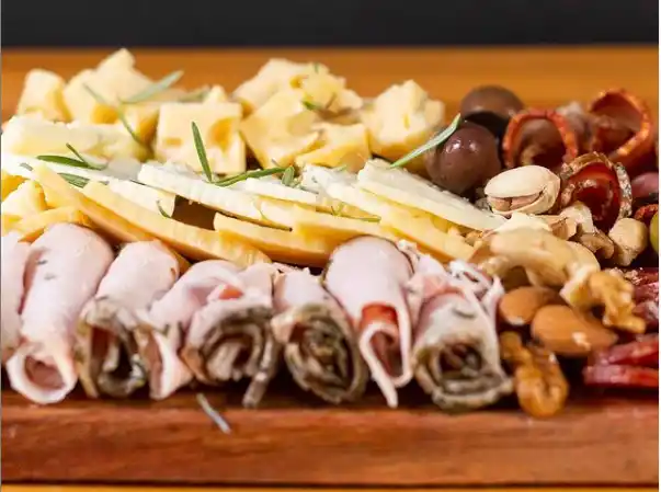 GLOUTON. Las picadas son la especialidad de esta tienda en Yerba Buena.