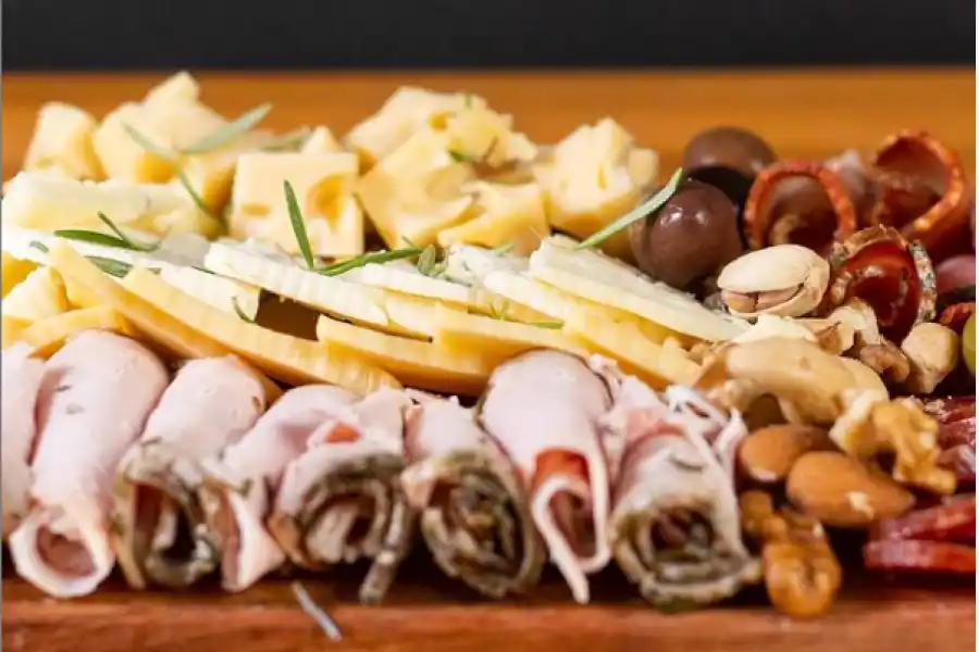 GLOUTON. Las picadas son la especialidad de esta tienda en Yerba Buena.