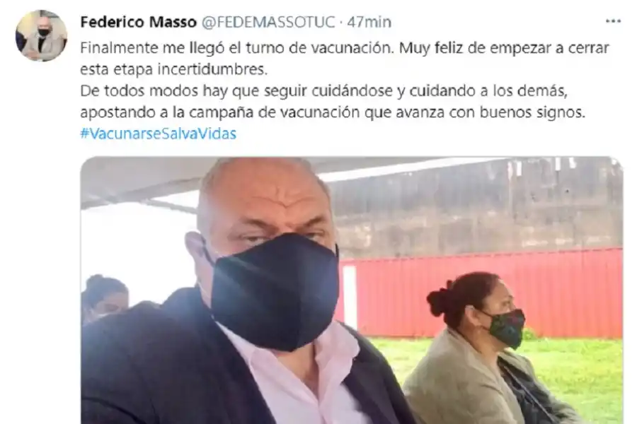 Un legislador celebró que finalmente le tocó su turno para vacunarse: muy feliz