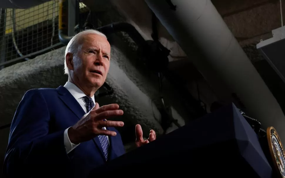 Biden busca revertir políticas sobre migración
