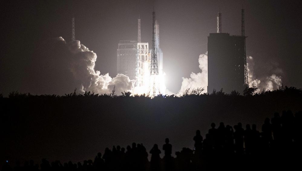 BASURA ESPACIAL. China niega que la población global corra riesgo por la posible caída de un cohete.