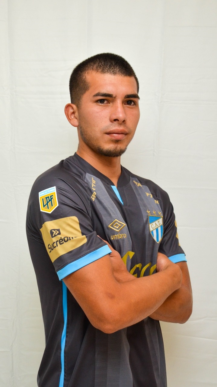 HERNÁN ROSALES: el jugador nacido en Termas de Río Hondo jugó siete minutos frente a Gimnasia, en la derrota por 2-0.