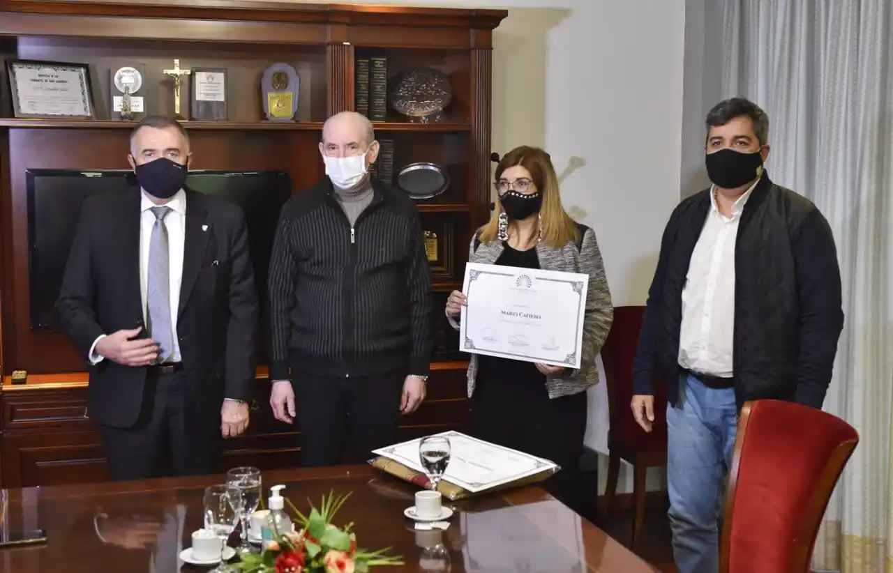 EN LA LEGISLATURA. Jaldo, junto a los representantes de Proyecto Sur y a Ferrazzano. Foto: prensa HLT